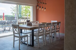 تناول الطعام