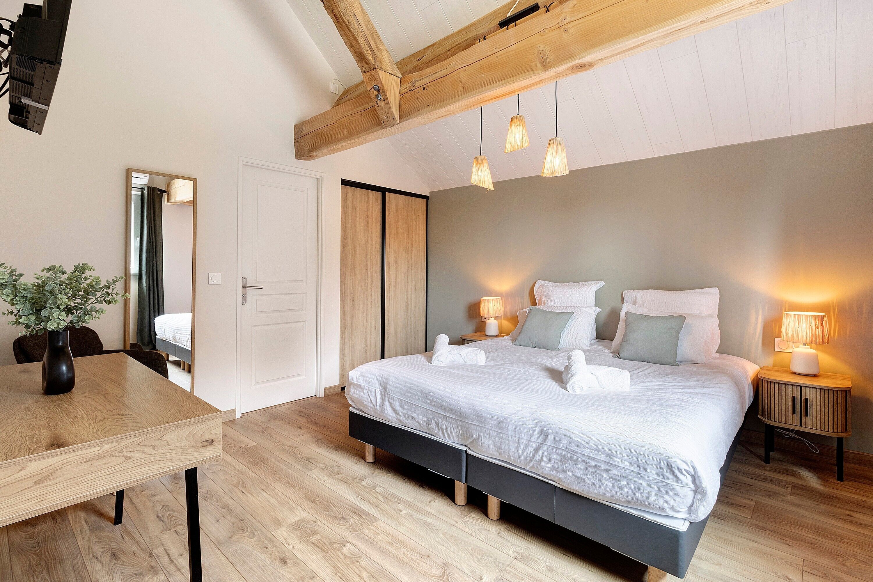 Iron/ironing board, WiFi, bed sheets