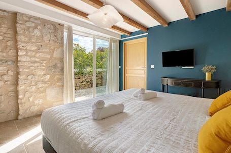 Iron/ironing board, WiFi, bed sheets. Holiday Home “Le Nougaillou - Les Carassonnes” with Shared Pool, Wi-Fi & Air Conditioning