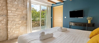 Holiday Home “Le Nougaillou - Les Carassonnes” with Shared Pool, Wi-Fi & Air Conditioning