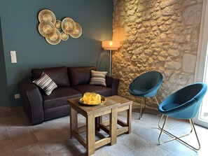 TV, tavolo da ping pong