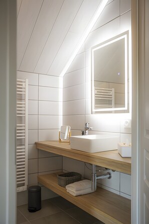 Doccia, asciugacapelli, asciugamani