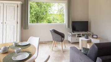 Télévision, table de tennis de table