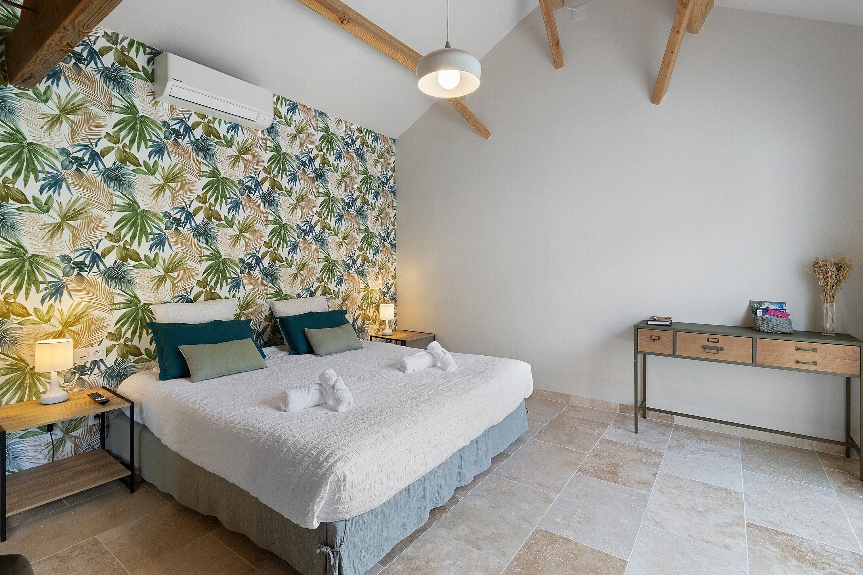 Iron/ironing board, WiFi, bed sheets, wheelchair access