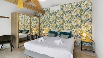 Iron/ironing board, WiFi, bed sheets, wheelchair access