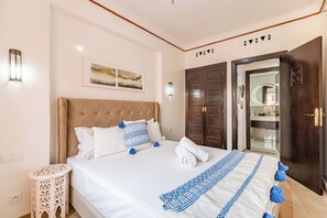 1 bedroom, iron/ironing board, WiFi, bed sheets - Chic and cozy apartment in the heart of Guéliz - Orienthai (Marrakech)