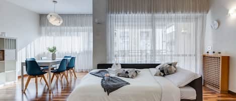 Iron/ironing board, travel cot