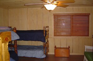 6 bedrooms, WiFi, bed sheets