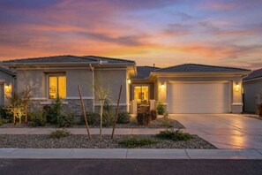 Exterior - Desert Oasis | Private Ensuite & Family Friendly (Apache Junction)