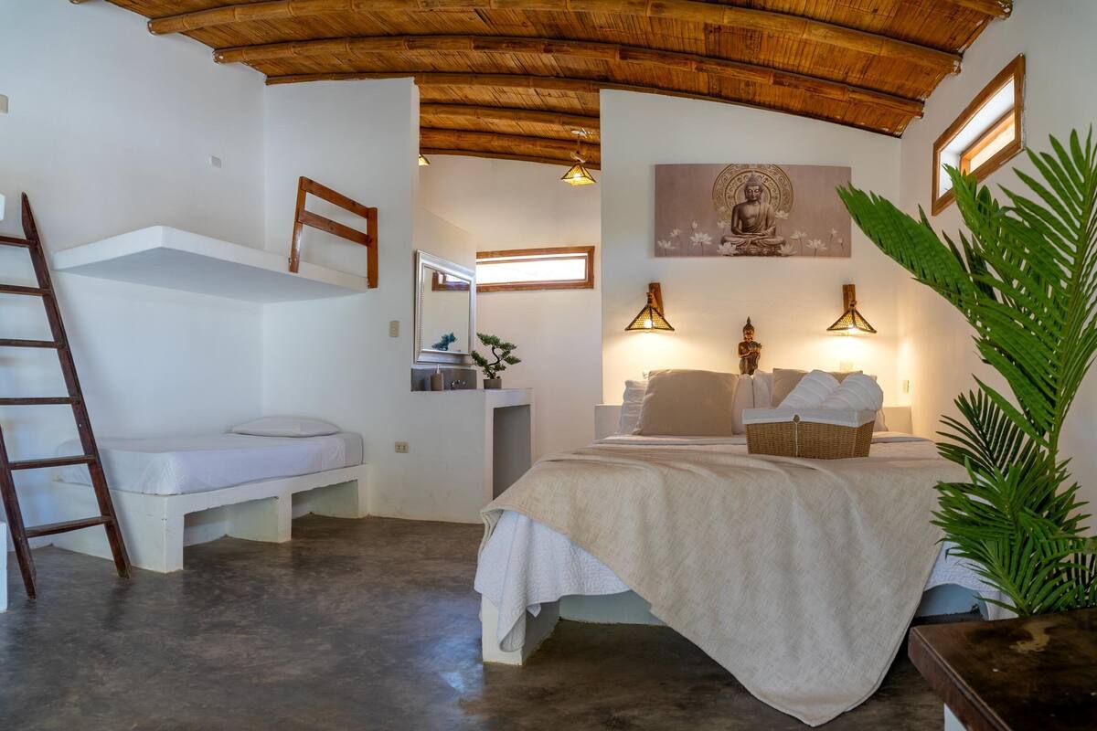 Habitación cuádruple Deluxe, vista a la alberca | Wifi gratis