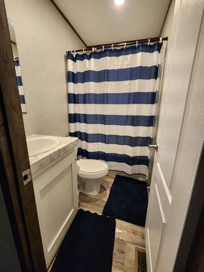 Hair dryer, towels, soap, toilet paper - Private 75-acre Retreat! 3 Bed/2 Bath, ponds, Kid Cave, and endless scenery! (Boswell)