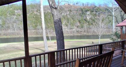 Cozy 2-bedroom cabin on the beautiful White River!