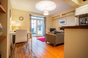 TV, fireplace, DVD player