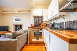 Fridge, microwave, oven, coffee/tea maker