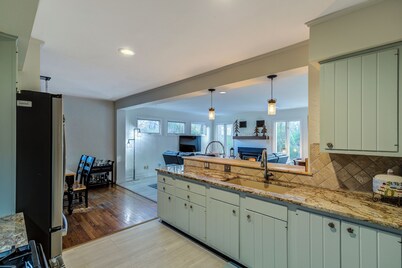 Peaceful Getaway Scenic Park & River Views in the heart of Broad Ripple Village!