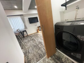 패밀리 아파트, 발코니 | 세탁 시설/서비스