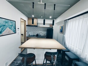 In-room safe, desk, laptop workspace, blackout drapes - Plan A Tennozu Isle (Tokyo)