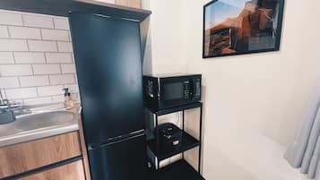 Familienapartment, Balkon | Zimmersafe, Schreibtisch, laptopgeeigneter Arbeitsplatz