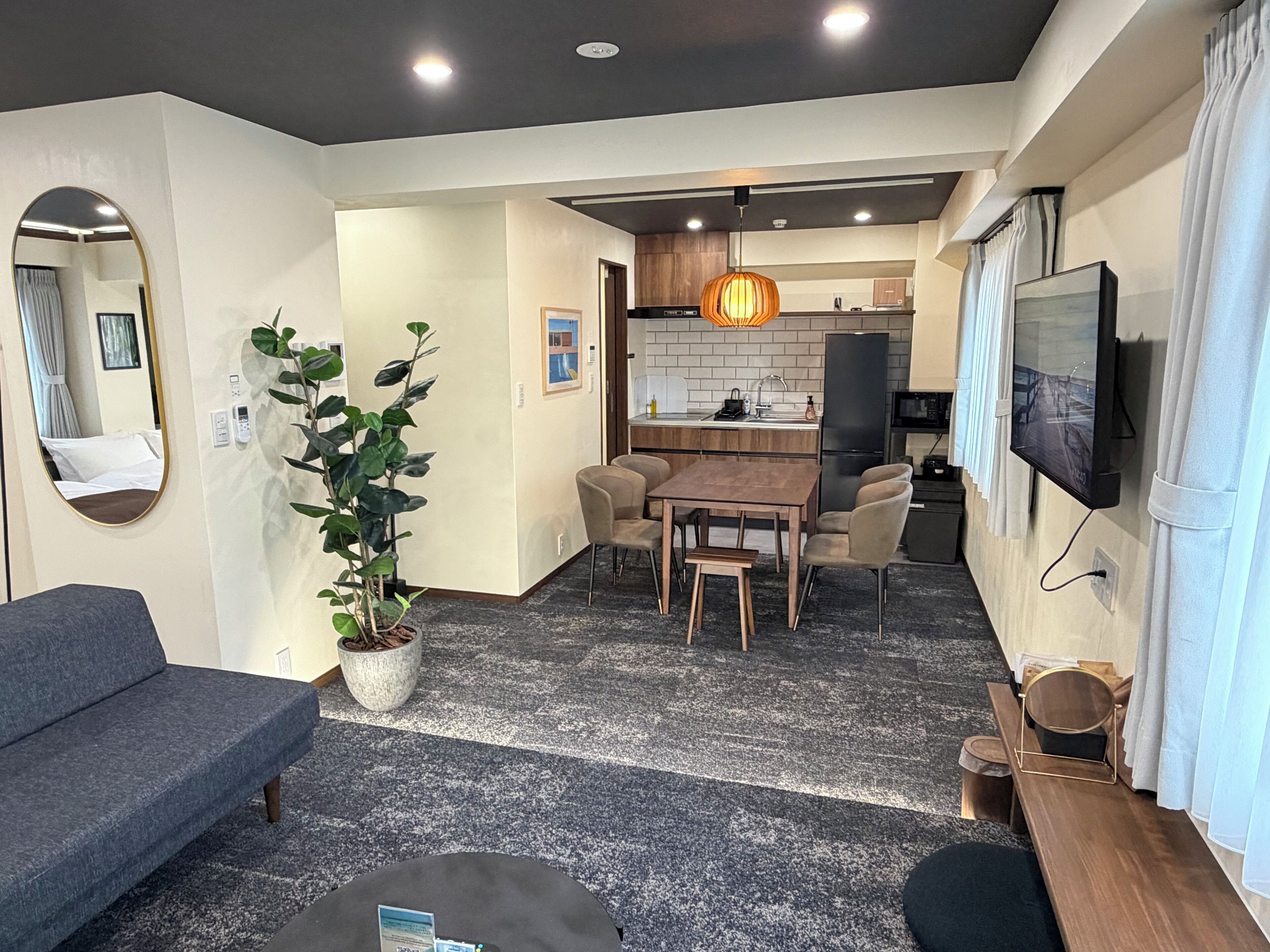 Departamento familiar, balcón | Caja de seguridad en la habitación y escritorio 