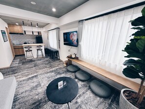 家庭公寓, 露台 | 羽絨被、房內夾萬、書桌、手提電腦工作空間