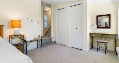 Lupine Cottage | Walk to Downtown Rockland Harbor