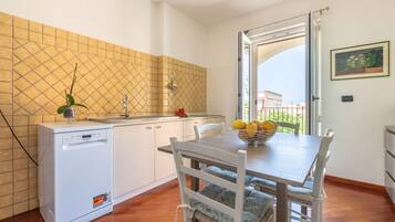 Appartamento, 2 camere da letto, balcone, vista città | Interni