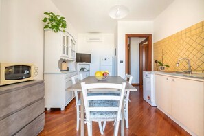Dining room - Panoramic sea View Apartment in Porto Torres (Porto Torres)