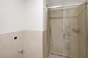 Shower, hair dryer, towels - Apartment 'Tea Da Anna E Luigi' with Mountain View, Private Garden and Wi-Fi (Livigno)