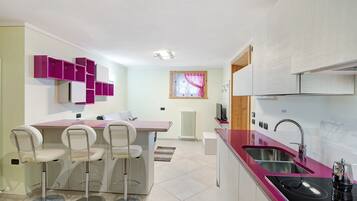 Refrigerador, microondas, parrilla de estufa y lavavajillas