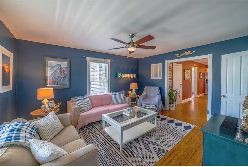Walk To Beach & Town! Cozy Cape Charles Retreat With Private Backyard Oasis - Cape Charles, VA