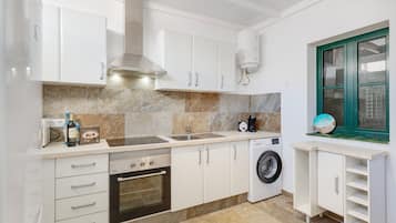 KylskÄp, mikrovÄgsugn, ugn och spishÀll