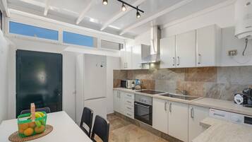 KylskÄp, mikrovÄgsugn, ugn och spishÀll