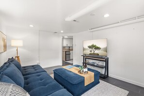 House, Multiple Beds, Patio, Garden View (701 Mathews St (Unit B)) | Living area - Mathews House 4 King Beds Near CSU & Old Town (Fort Collins)