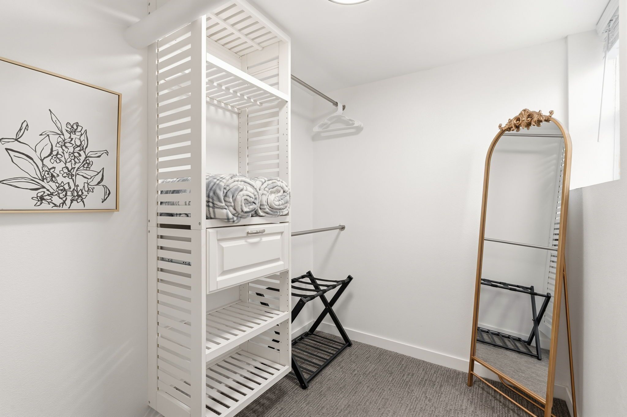 4 habitaciones, decoración personalizada y muebles diferentes 