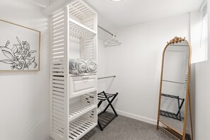 Maison, plusieurs lits, patio, vue jardin (701 Mathews St (Unit B))