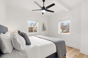 Maison, plusieurs lits, patio, vue jardin (701 Mathews St (Unit B))