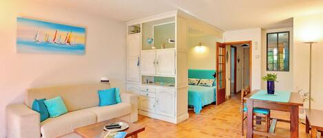 Strykejern/-brett, internettilgang og sengetøy