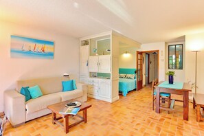 Fer et planche à repasser, accès Internet, draps fournis