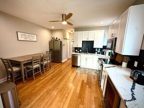 Microondas, horno, parrilla de estufa y lavavajillas 