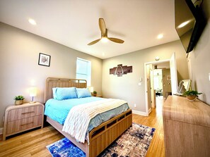 Tabla de planchar con plancha, wifi y ropa de cama 