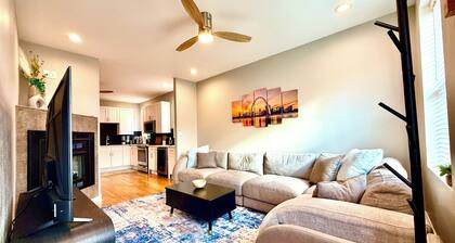 Luxury & Views That Sleeps 11 - In The Heart of all things St Louis