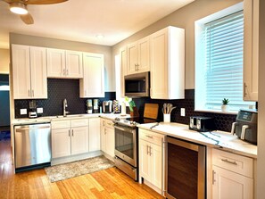 Microondas, horno, parrilla de estufa y lavavajillas 