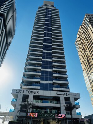 Exterior - Cozy 1-bedroom apartment with AC in Dubai Marina (Dubai)