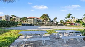 Condo, Multiple Beds (Land's End 9-402 Beach Front - Premie) | Outdoor dining