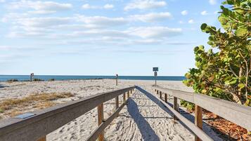 Condo, Multiple Beds (Land's End 9-402 Beach Front - Premie) | Beach | On the beach