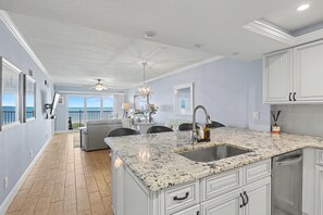 Leilighet, flere senger (Land's End 9-402 Beach Front - Premie) | Innvendig