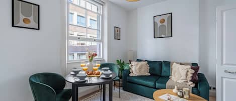 City Apartment, 1 Double Bed with Sofa bed, Non Smoking, City View | Living area | 40-inch Smart TV with satellite channels