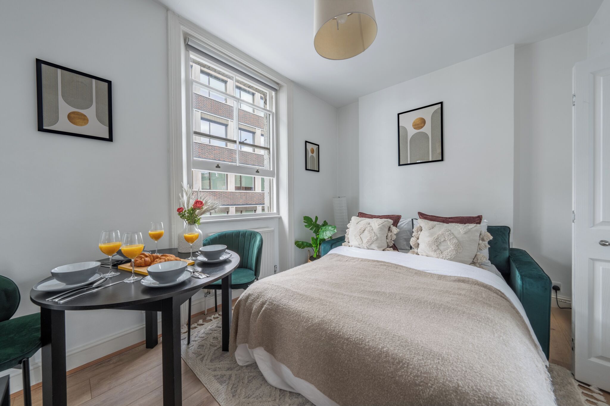 City Apartment, 1 Double Bed with Sofa bed, Non Smoking, City View | Living area | 40-inch Smart TV with satellite channels