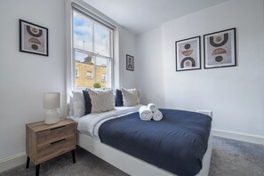 City Apartment, 1 Double Bed with Sofa bed, Non Smoking, City View | Iron/ironing board, cribs/infant beds, free WiFi, bed sheets - Stylish 1BR near Oxford St & Fitzrovia (London)