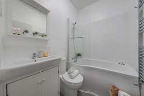 City Apartment, 1 Double Bed with Sofa bed, Non Smoking, City View | Bathroom - Stylish 1BR near Oxford St & Fitzrovia (London)